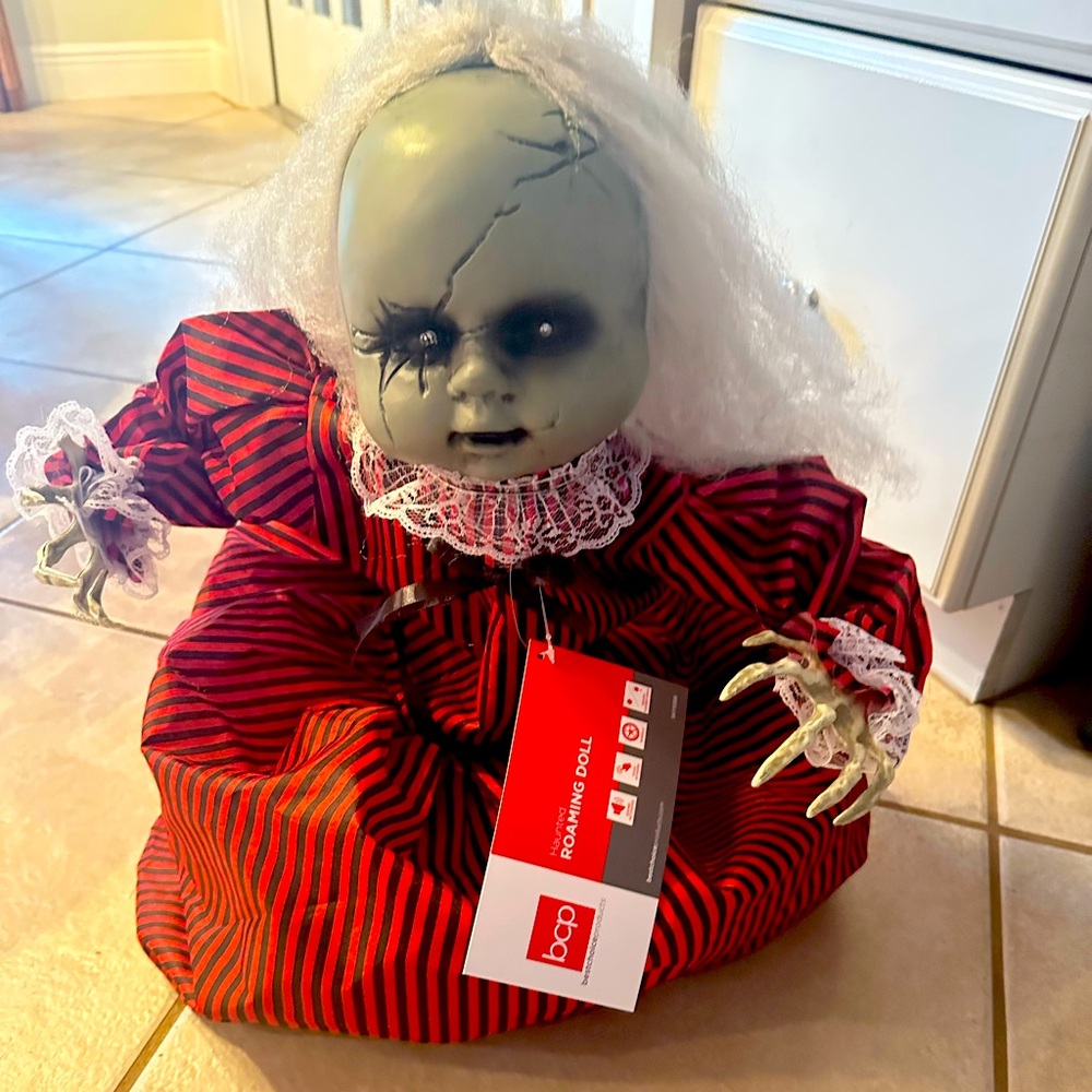 Battery operated motorized Halloween decoration sensor activated